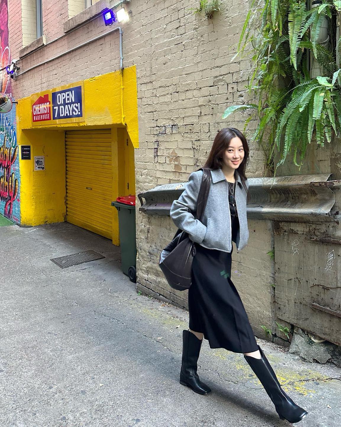 보부상들을 위한 빅백 리스트📌
외출 할때 몽땅 다 챙겨야돼🛍️ 인간 도라에몽@모여라🙋🏻‍♀️

1. 디올 - 뚜주흐백 미디엄
2. 르메르 - 크루아상 라지 가죽 메신저 백
3. 생 로랑 - 맨하탄 쇼퍼백
4. 보테가 베네타 - 라지 홉
5. 생 로랑 - ES 자이언트 트래블 백
6. 샤넬 - 22 라지 핸드백
7. 코스 - 퀄티드 오버사이즈 숄더백 이미지