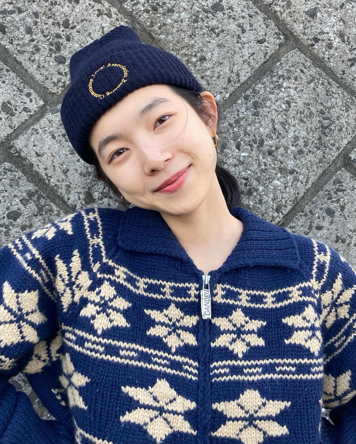 요즘 같은 날씨엔 딱인 가디건💛
오버핏 패턴 가디건🤎 따뜻해진 겨울 날씨에 딱이에요✅ 이미지