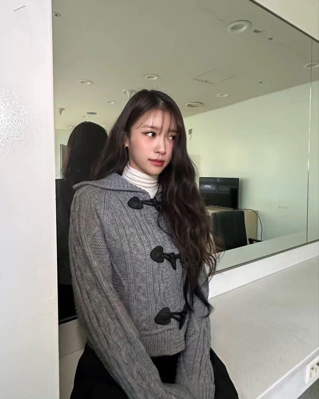 레이어드하면 더 좋은 목폴라🤍🩵 이미지