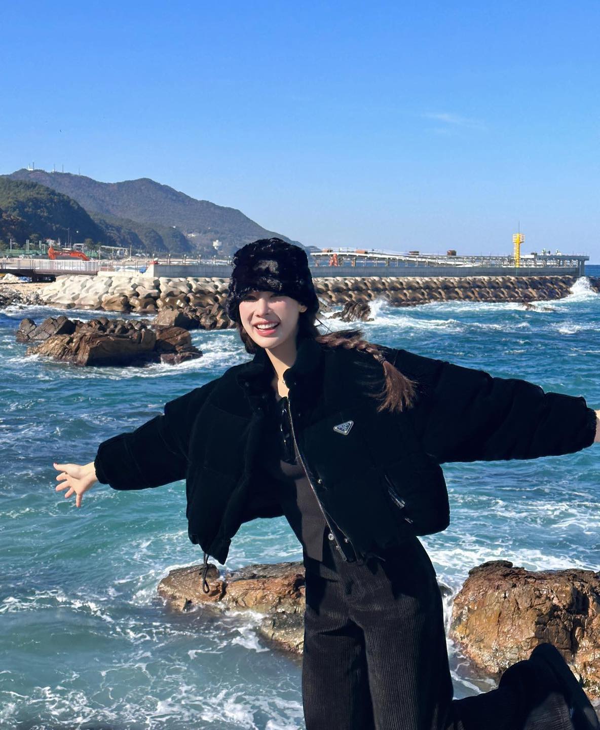 숏기장의 고급진 프라다 패딩🔻🖤 이미지3