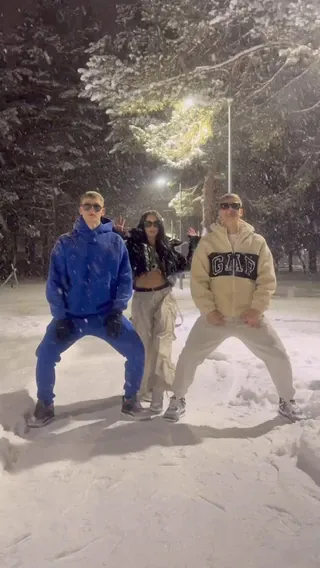 이번 겨울 친구랑 함께하는 마카레나 챌린지💃🕺 이미지