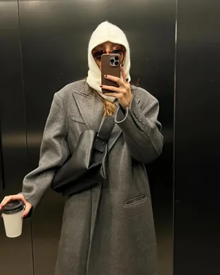 출근길 엘베 거울샷 필수🛗🩶 이미지