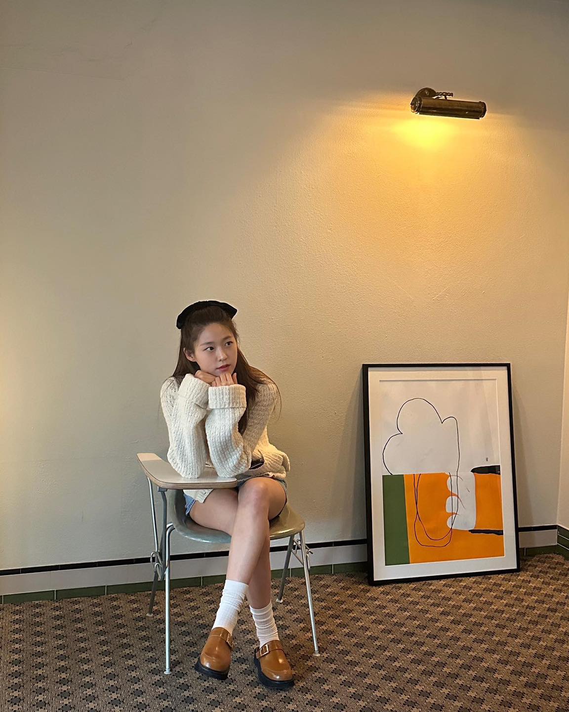 폭닥 니트에 이쁜 양말 색조합🧦 이미지