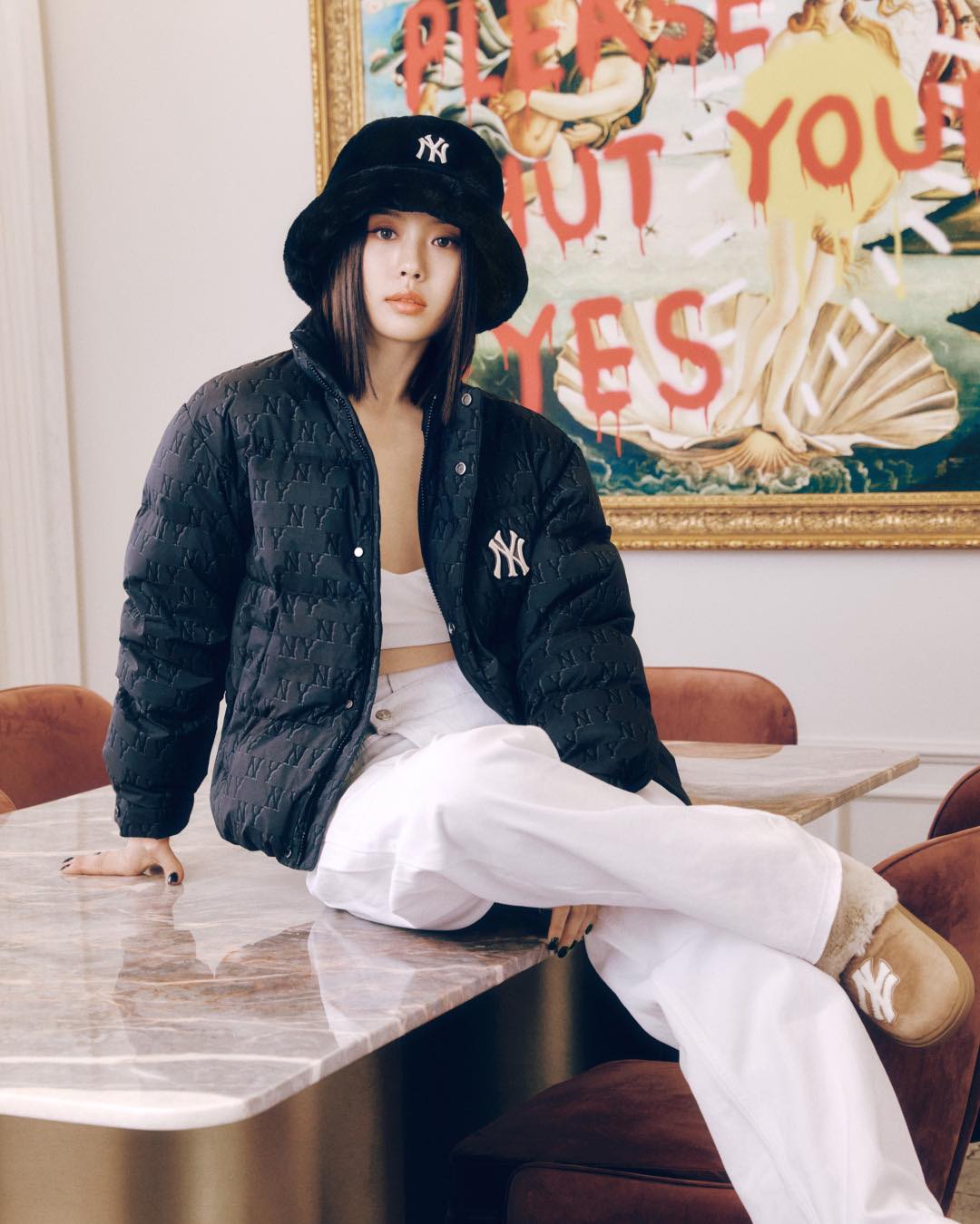 스위트홈 시즌 2🧟♀️@고민시
미모 활약중인 고민시👸🏻 MLB 패딩룩도 완벽 소화🖤 #광고 이미지