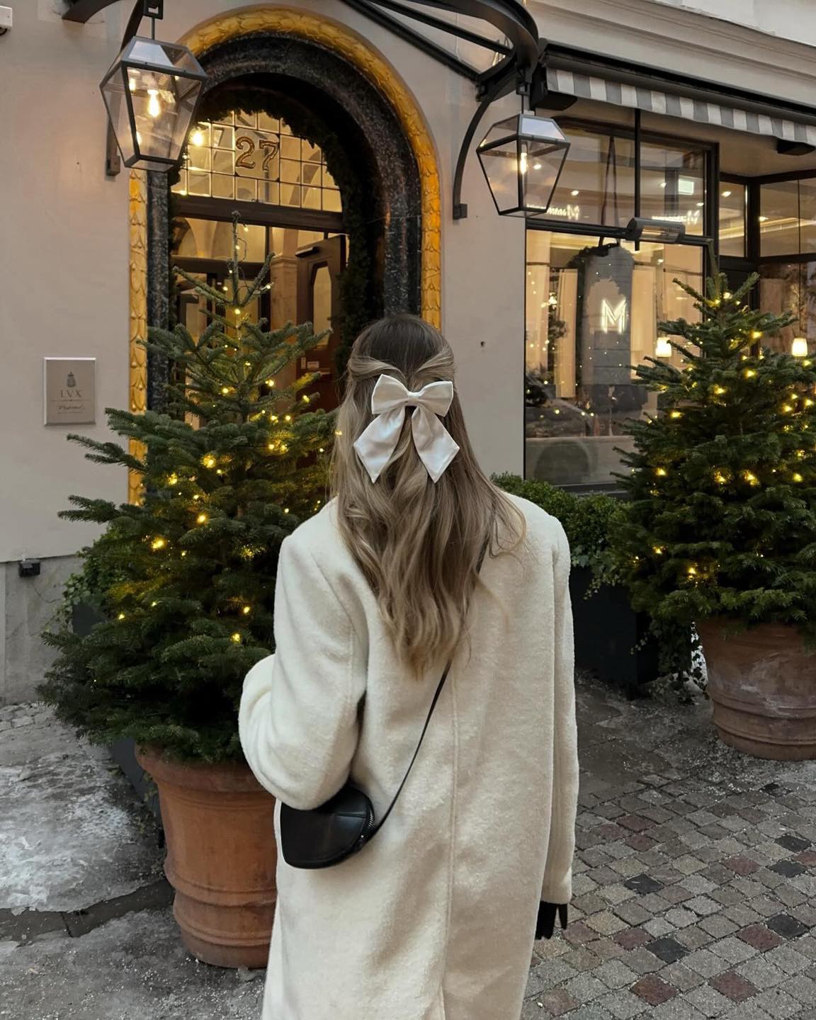 연말에는 리본 하나씩 달기🎀🖤 이미지