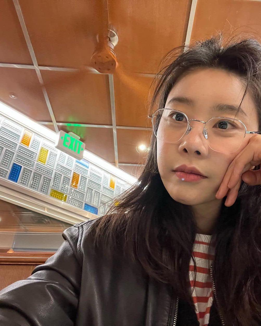 긱시크 패션 필수는 얇은테👩🏻‍🏫🖤 이미지