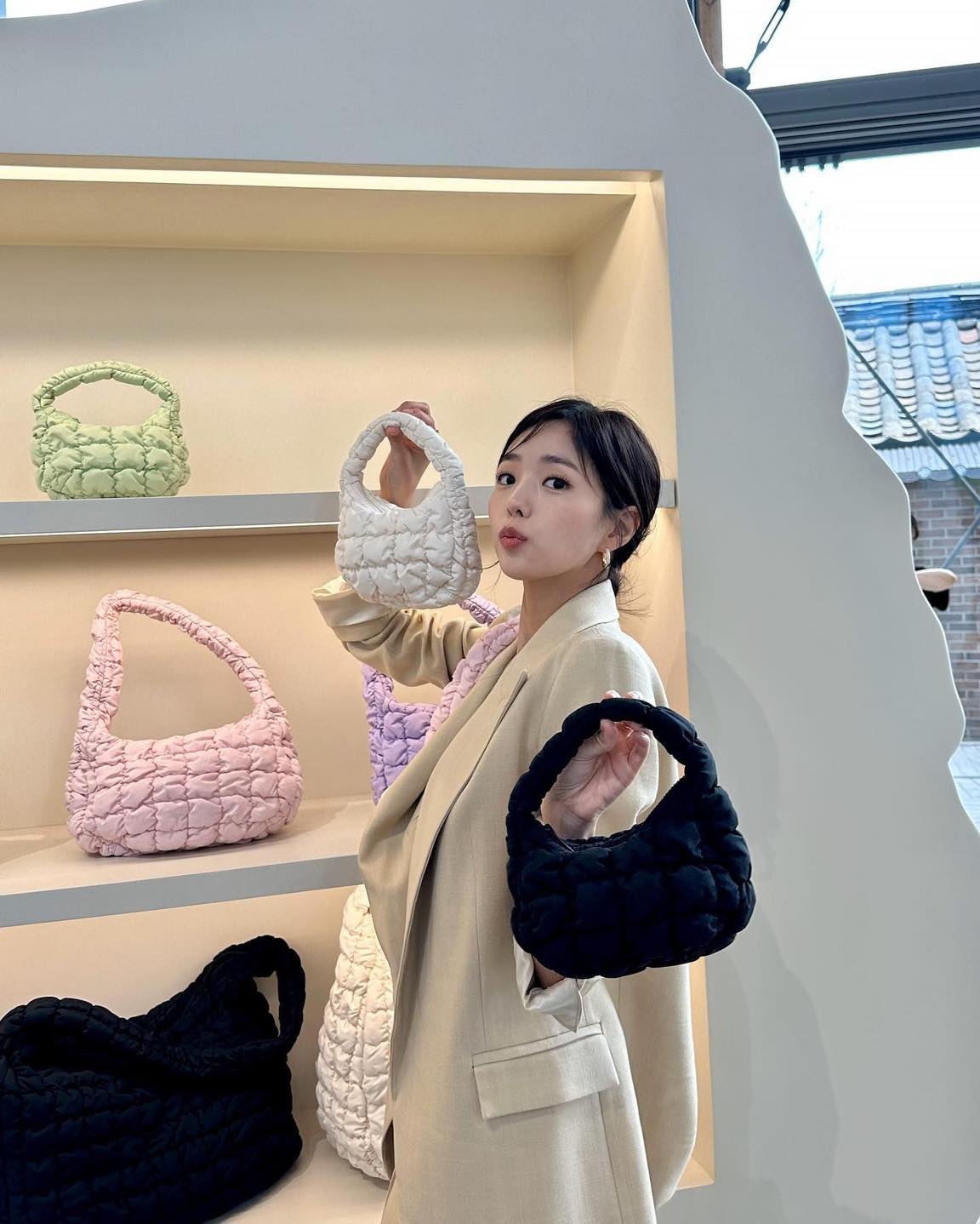 식지 않는 인기🔥cos퀄팅백☁️ 이미지2