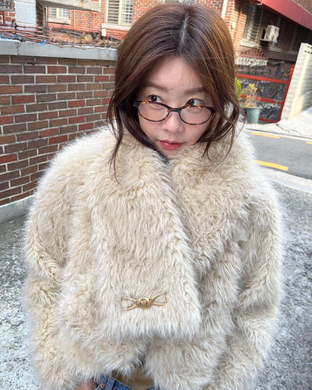 연말룩으론 퍼자켓 입기🥂🤎 이미지