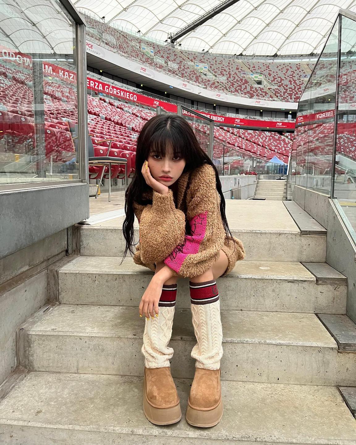 요즘 여돌들이 픽한 어그부츠🧡🤎
어그부츠에 레그워머 더해진🧦👀클래식 스웨터 레터 부츠 이미지