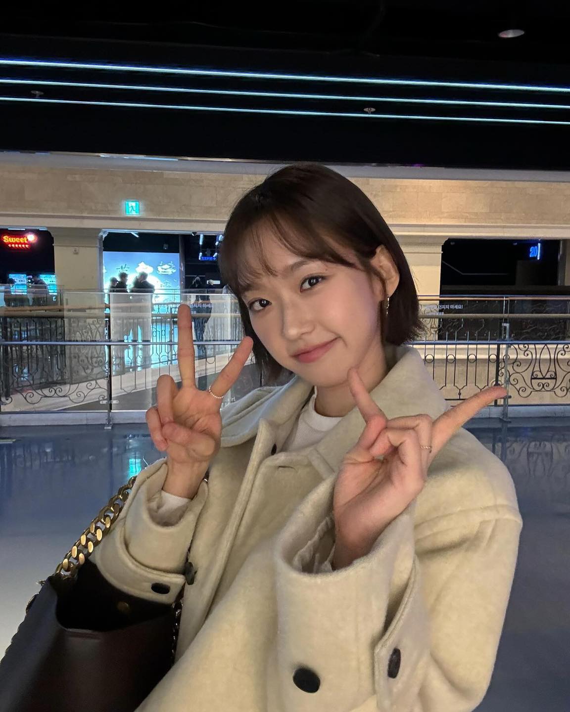 겨울엔 깔끔한 똑단발@어때🖤 이미지