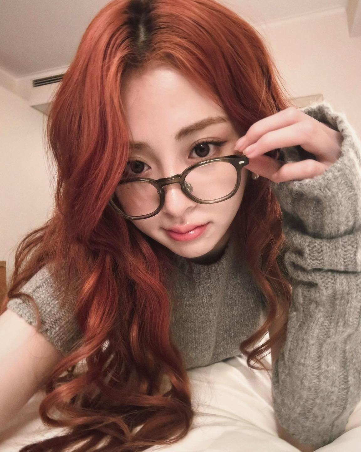 겨울에도 따뜻하게 반팔 입는법💡
핸드워머로 감성있게🤍 두꺼운 아우터와 함께 코디해요🥰 이미지5