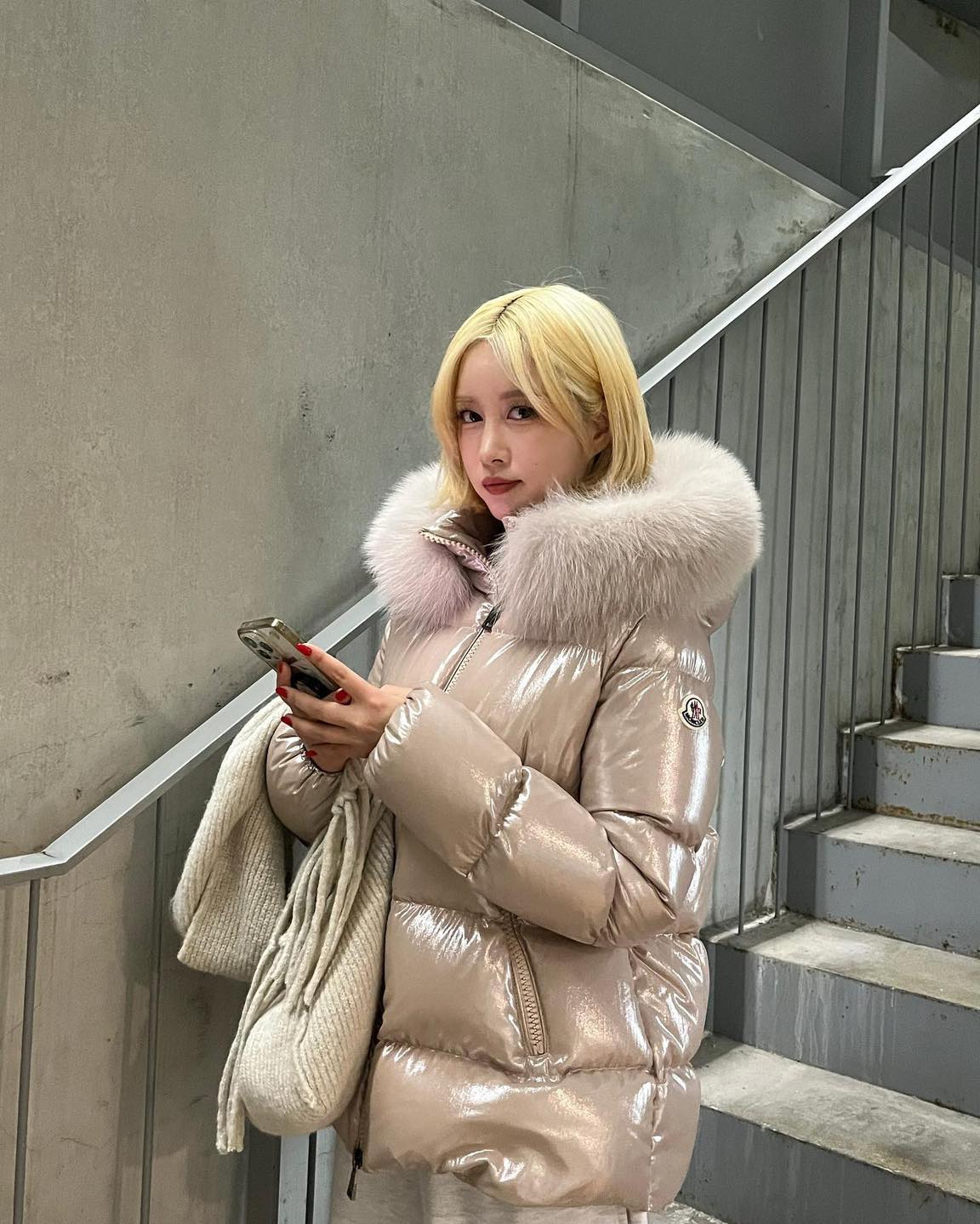 셀럽들 기본픽이요❄️몽클패딩 이미지4