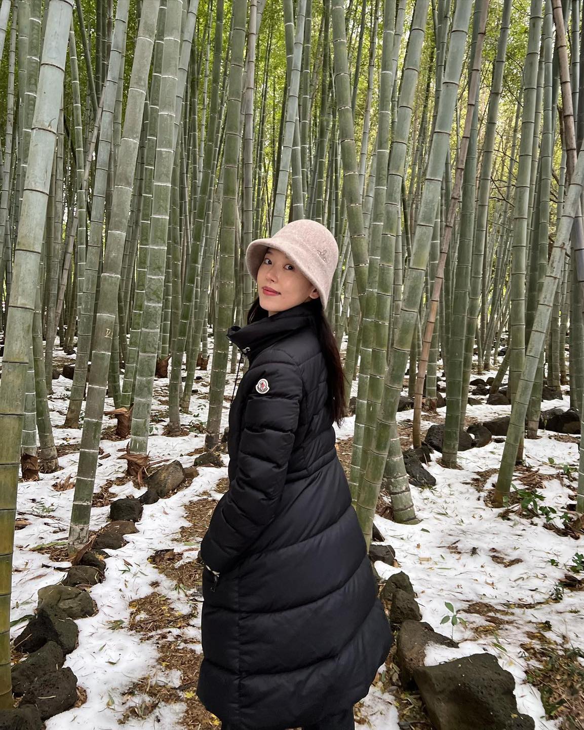셀럽들 기본픽이요❄️몽클패딩 이미지