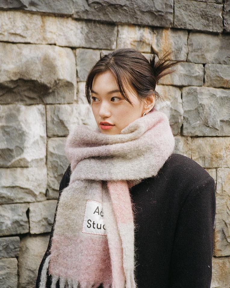 아크네 머플러🧣아직도 고민중🤷♀️ 이미지