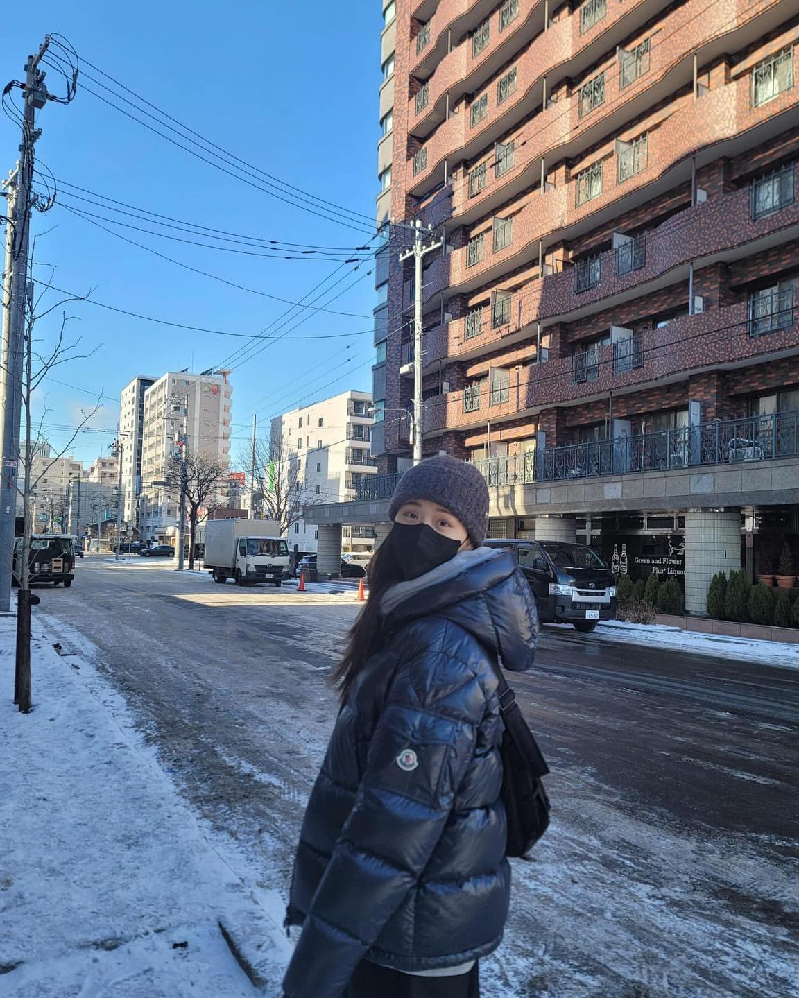 셀럽들 기본픽이요❄️몽클패딩 이미지3