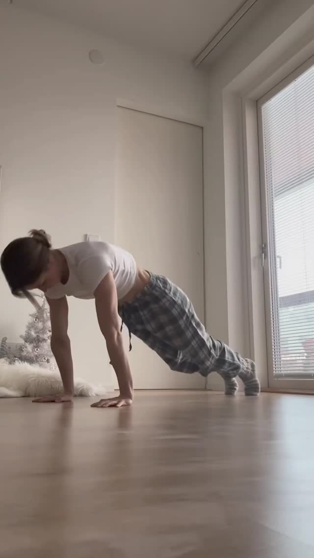 수면 양말 신고 하는 운동🧦🤸‍♀️
동작당 10회씩 총 3라운드! 마지막 동작까지 @도전해봐💪 이미지