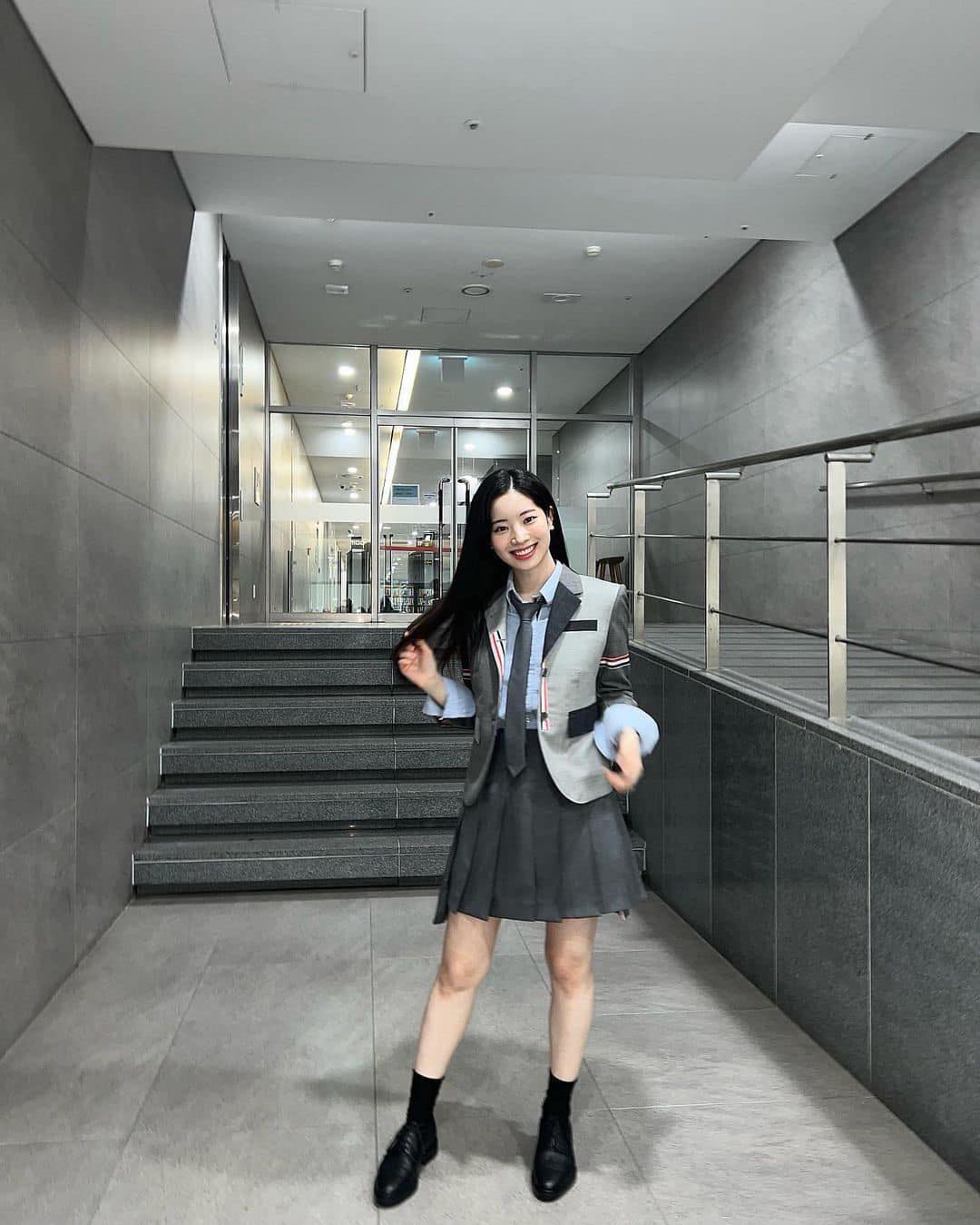 프레피룩은👩🏻‍🎓톰브라운 코디🇫🇷 이미지7