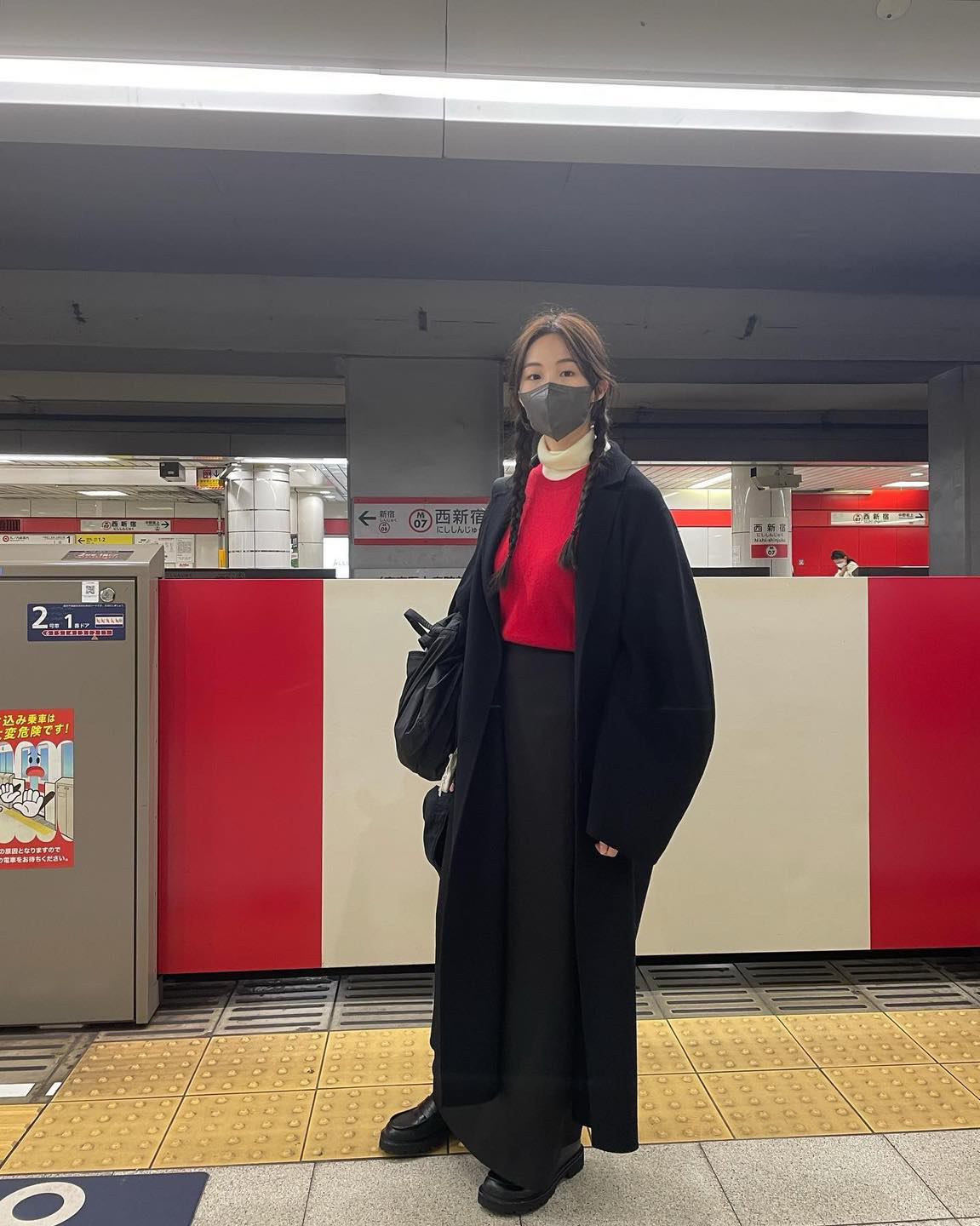 코트에는 따뜻하게 목폴라 코디🤎 이미지