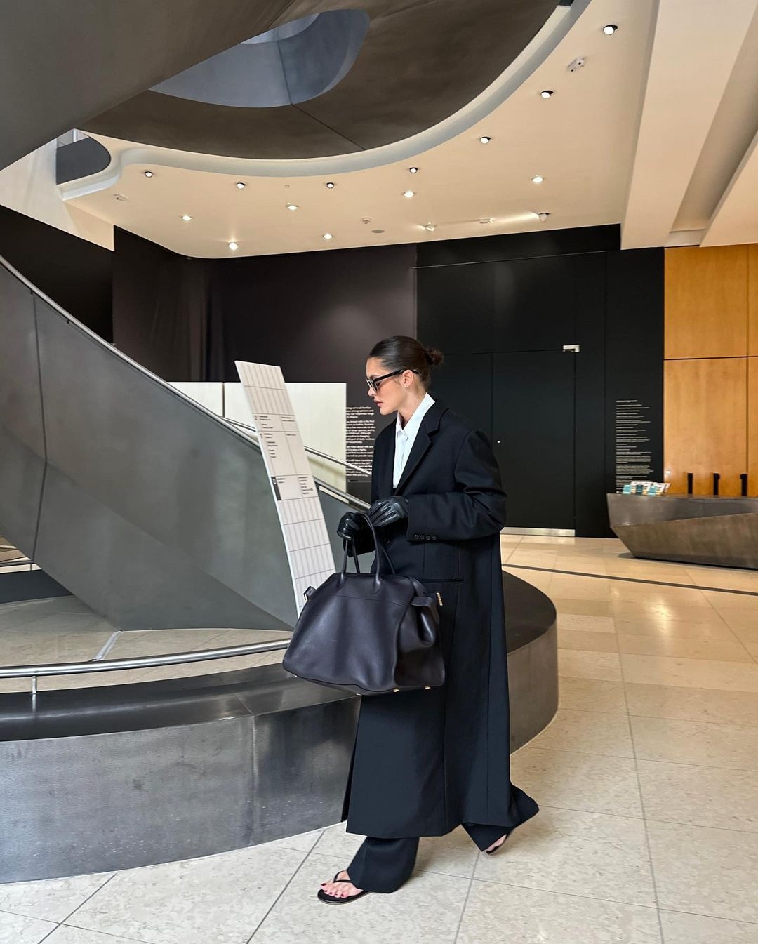 요즘 언니들 픽🧳더로우 마고백🖤 이미지4