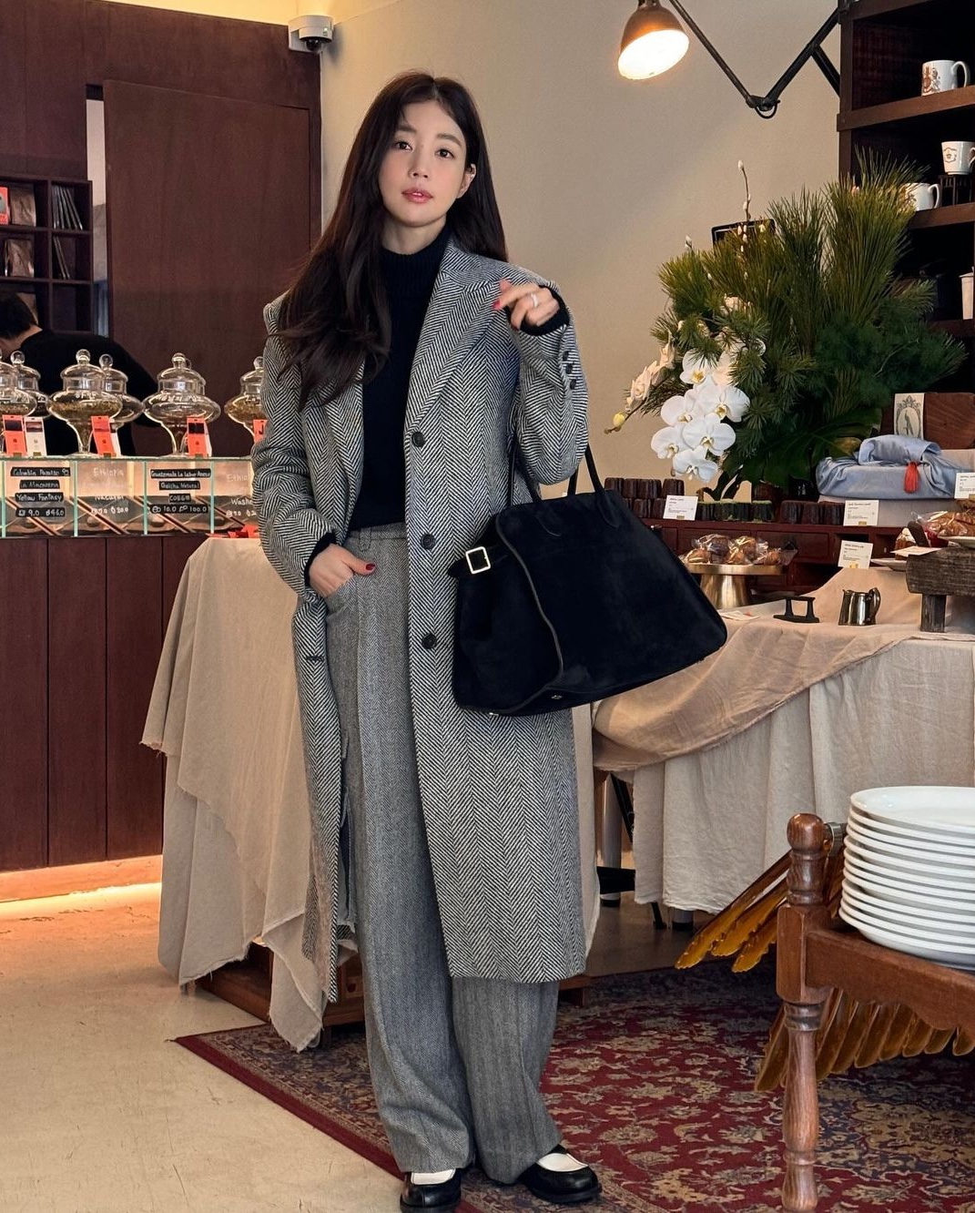 요즘 언니들 픽🧳더로우 마고백🖤 ​ 이미지