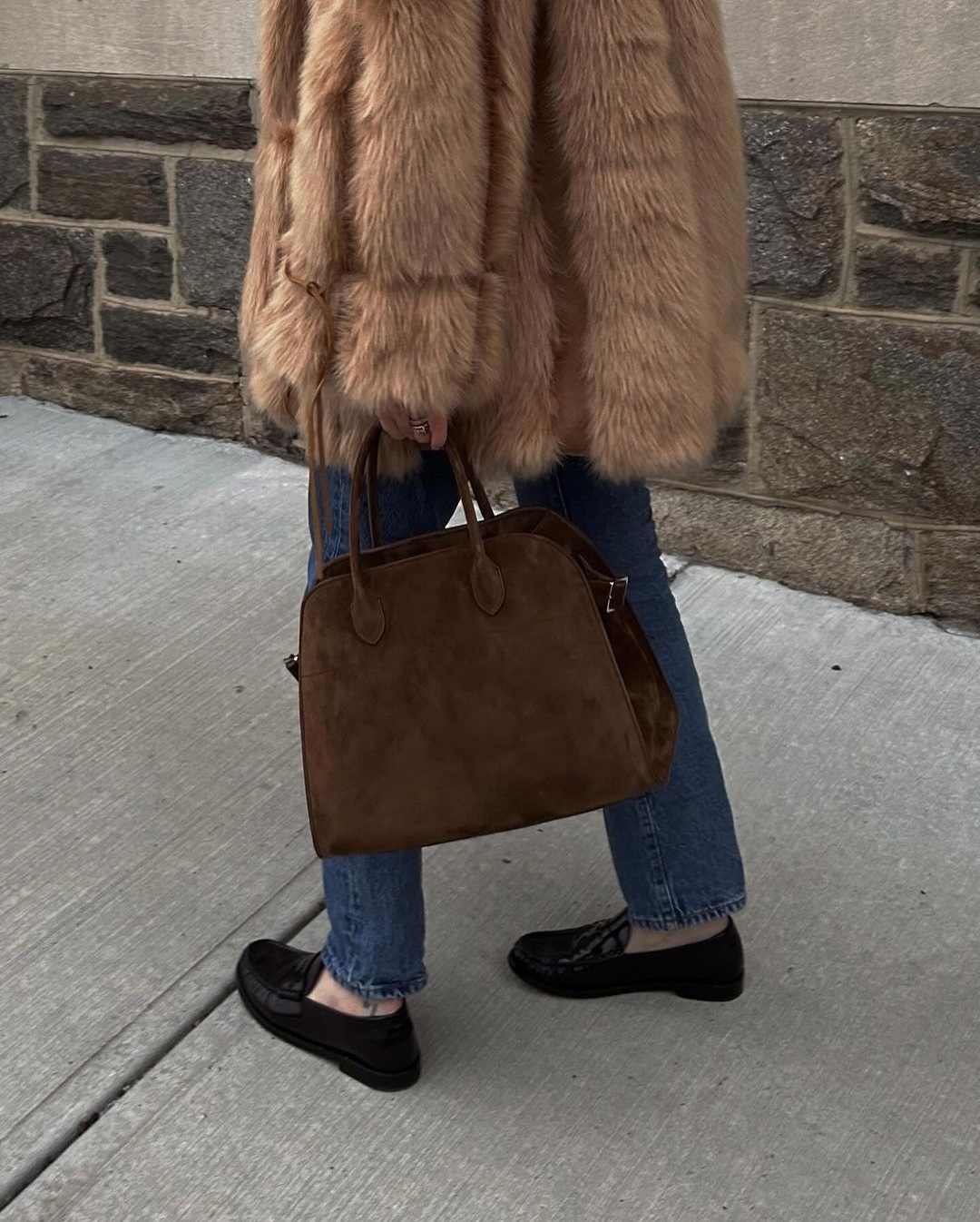 요즘 언니들 픽🧳더로우 마고백🖤 이미지5