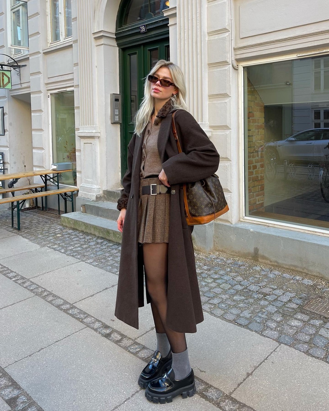 브라운코트에 니트 @매치🤎🧶​ 이미지