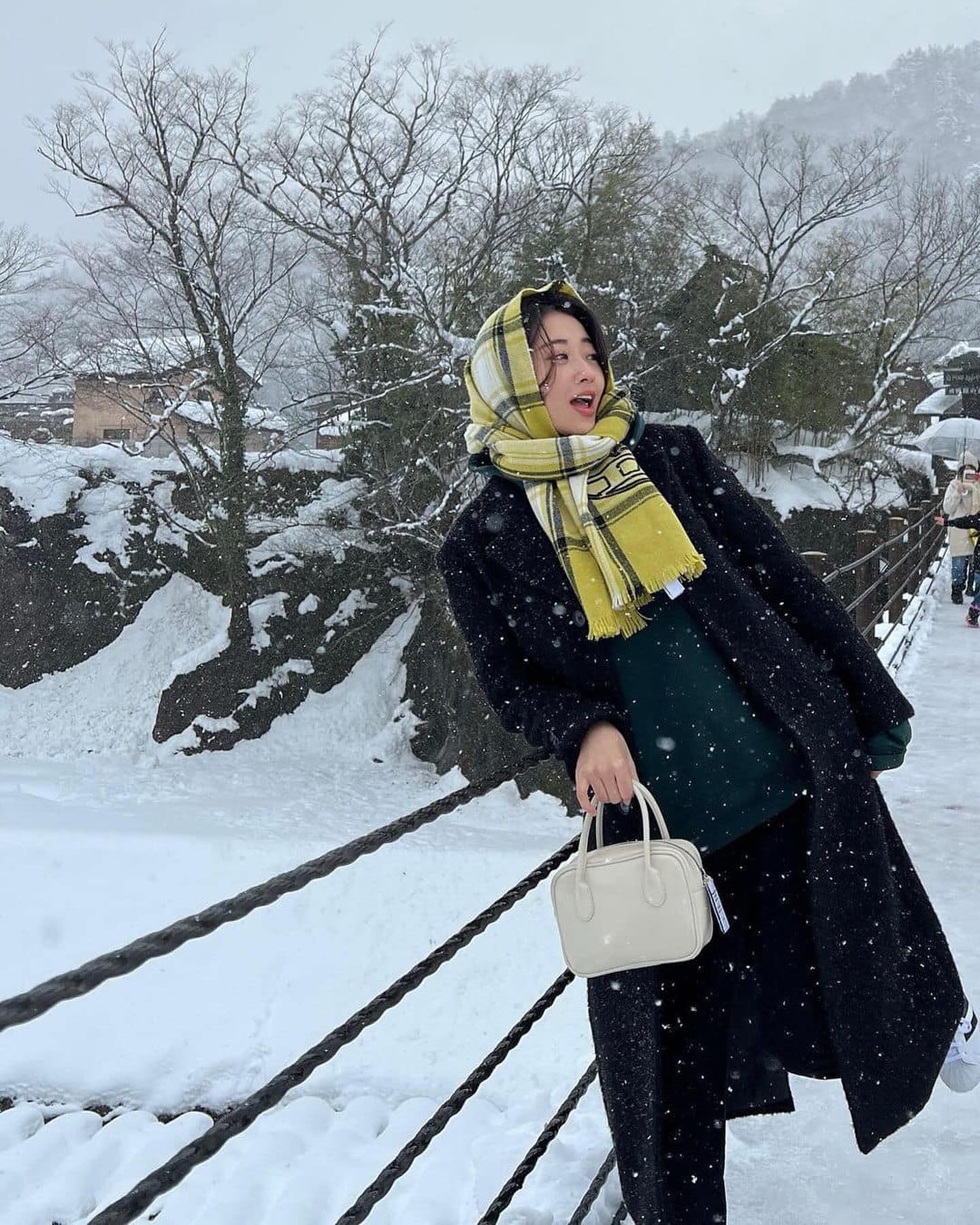 머플러는 귀까지 돌돌해야해🧣 이미지"