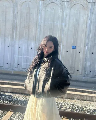 카리나도 입은 @아크네 봄버🖤
부드럽고 빵빵해서 겨울에 입기 좋은 자켓❄️ 이미지