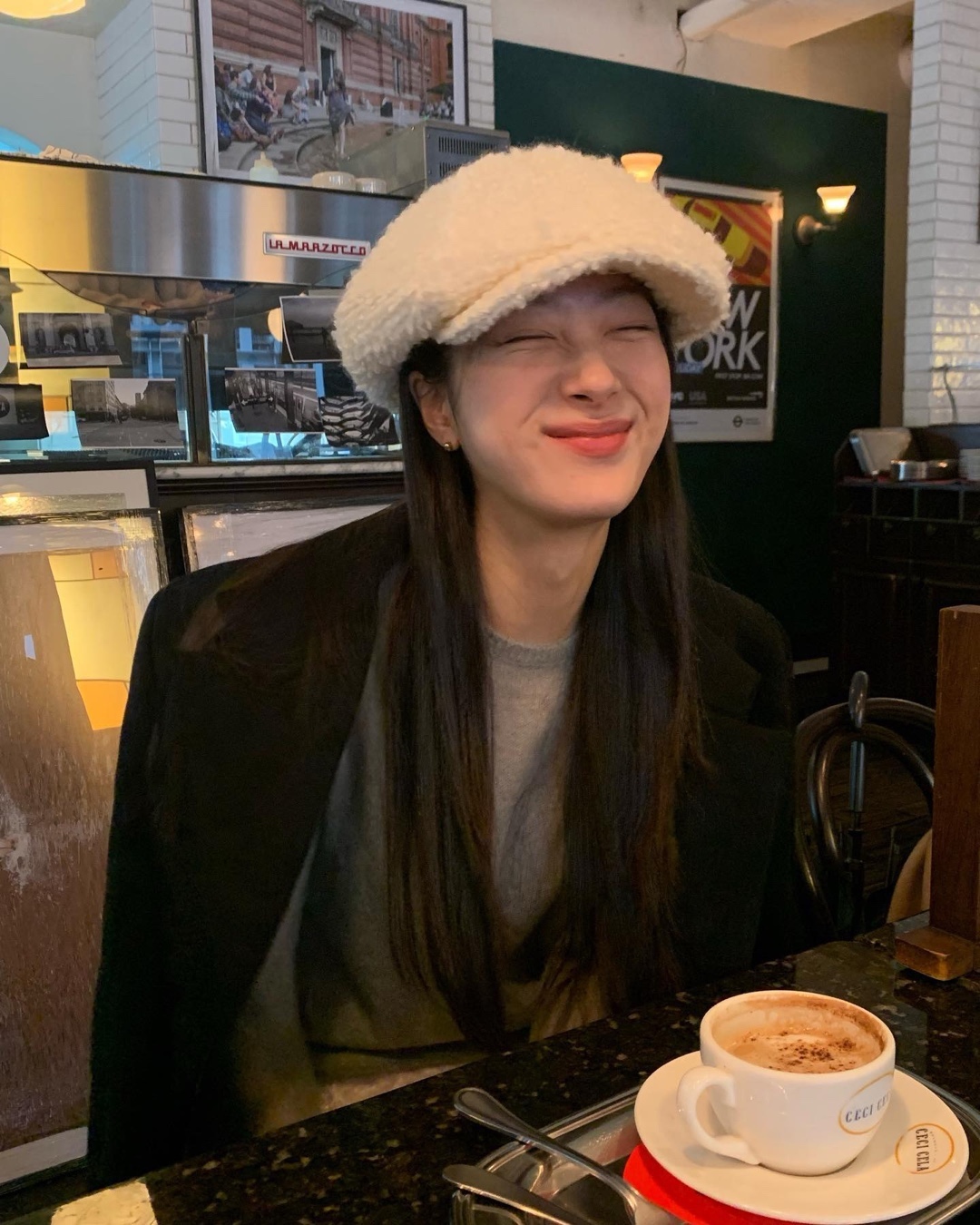 감성 장인 민하🤎코트&니트 조합​ 이미지3
