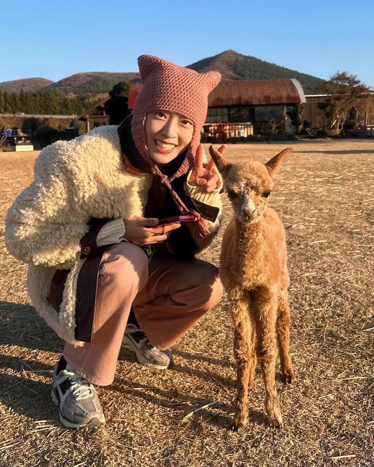 설현의 데일리 나이키 컬렉션 8👟
나이키 덩크부터 특별한 콜라보까지🩶 여러분의 취향은 몇번?✔️

1. 나이키 줌 보메로 5 코블스톤 앤 플랫 퓨터

2. 나이키 x 톰 삭스 제너럴 퍼포스 슈 라이트 크림

3. 나이키 x 사카이 줌 코르테즈 SP 아이언 그레이

4. 나이키 샥스 TL 우먼스 블랙 앤 맥스 오렌지

5. 나이키 덩크 로우 SP 컬리지 네이비

6. 나이키 x 사카이 x 카우스 블레이저 로우 넵튠 블루

7. 나이키 x 유니온 코르테즈 SP 세서미

8. 나이키 x 톰 삭스 제너럴 퍼포스 슈 아카이브 이미지