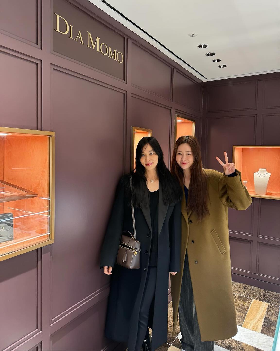 고소영의 럭셔리 클래식백 정보👜
로로피아나 엑스트라백🤎 세련되고 우아한 사각 쉐입✨고급짐 이미지