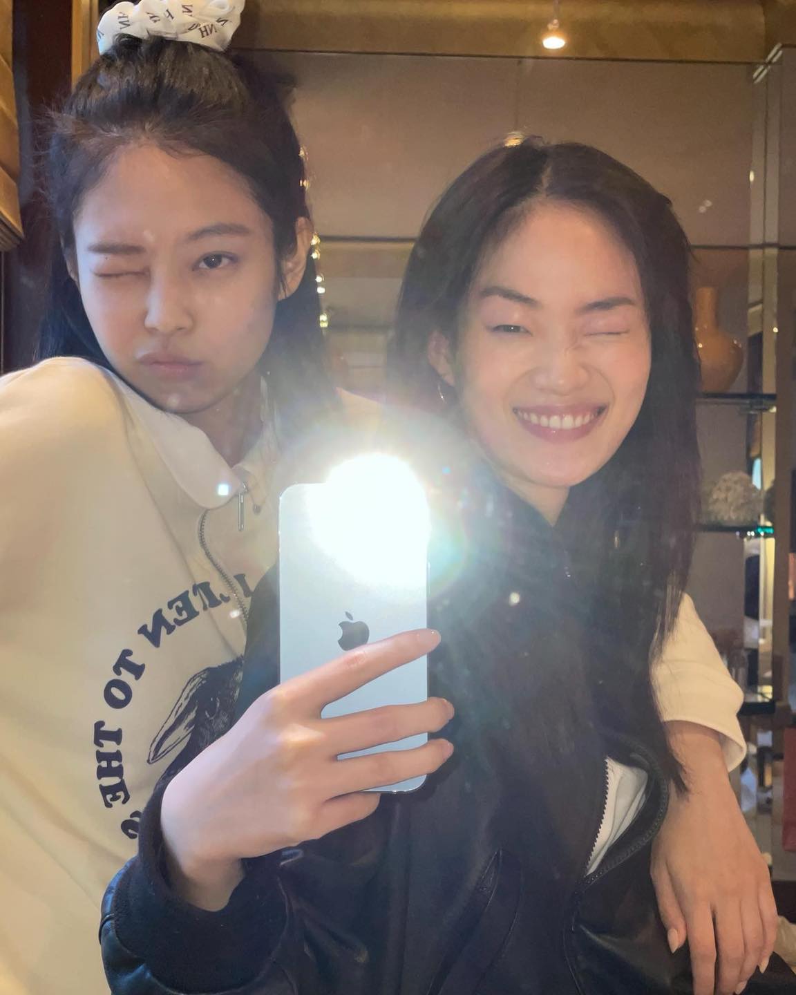 가장 힙한 절친❤️‍🔥제니와 신현지
남는 건 사진뿐📸 올해 친구랑 같이 추억 많이 @남기기👯 이미지