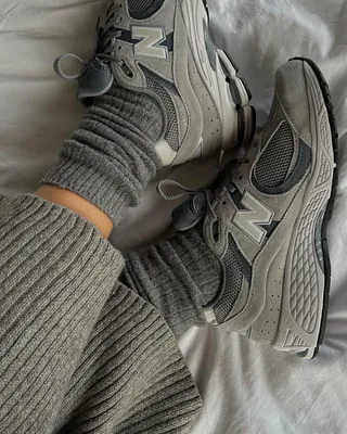 요즘엔 운동화에 회색 양말🩶🧦 이미지