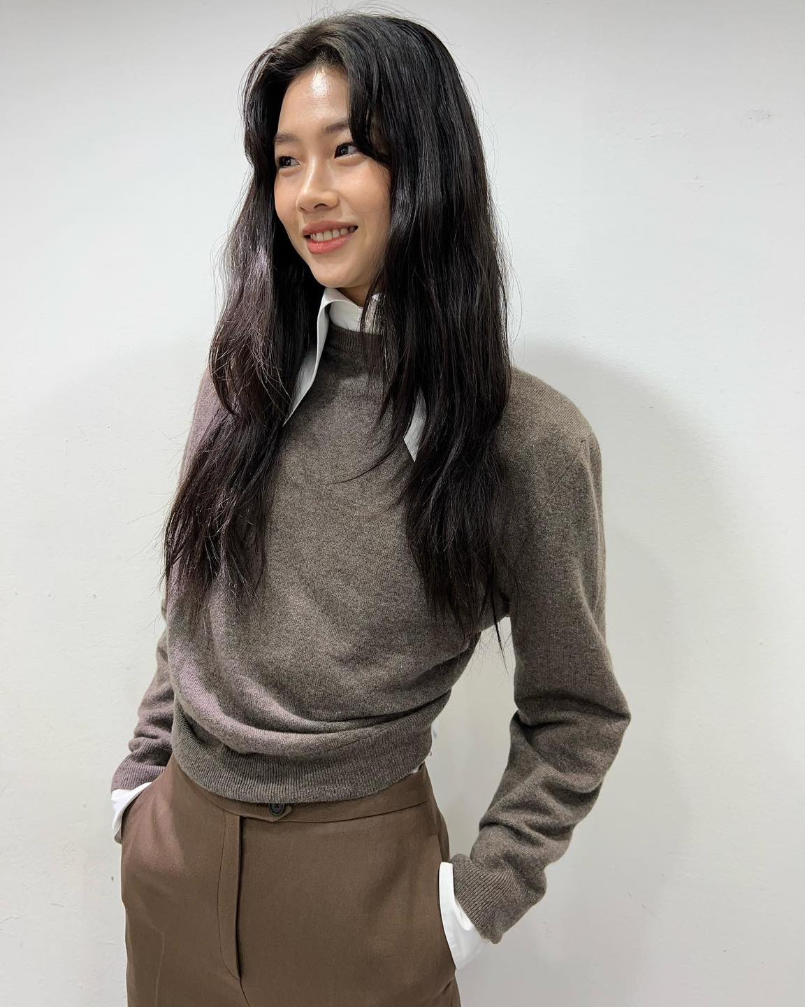 브라운 슬랙스로 고급진 겨울룩🤎 이미지