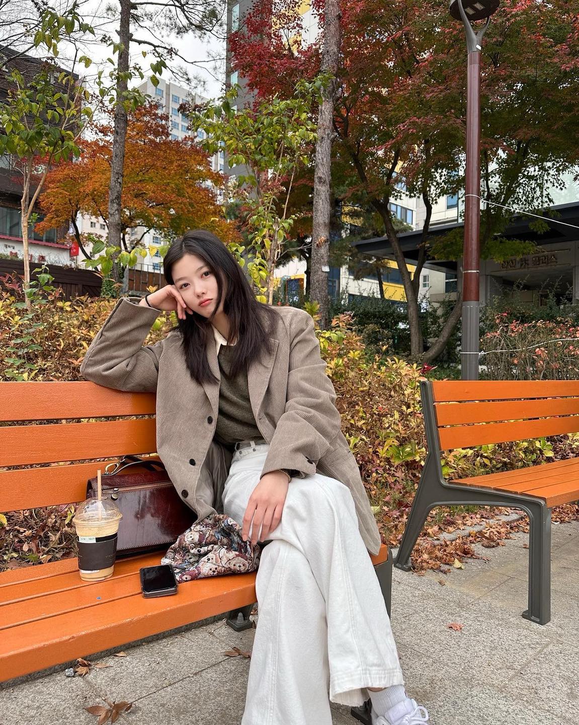 겨울엔 깔끔한 화이트팬츠룩🤍 이미지