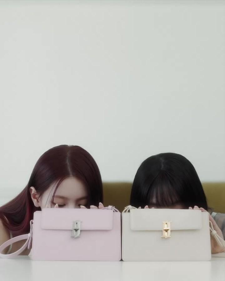 Wife로 컴백한 미연&민니🩰​
발레코어부터 시크언니룩까지👜🩷가방 포인트 @참고 #광고​ 이미지10