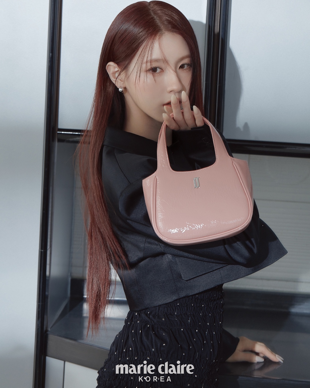Wife로 컴백한 미연&민니🩰​
발레코어부터 시크언니룩까지👜🩷가방 포인트 @참고 #광고​ 이미지3