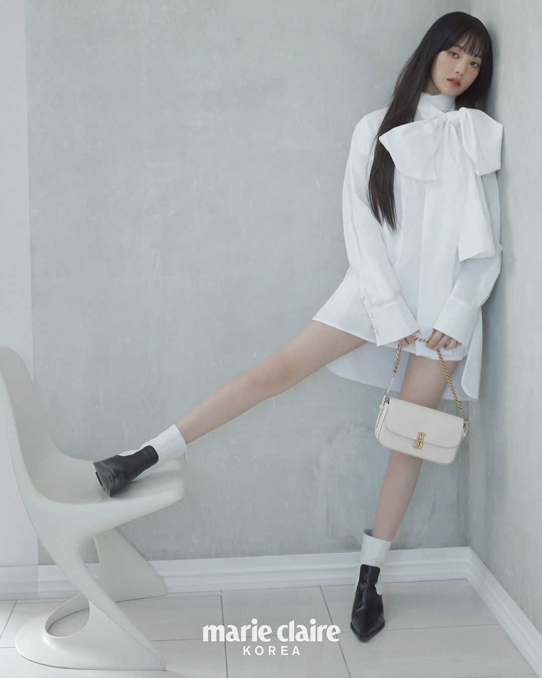 Wife로 컴백한 미연&민니🩰​
발레코어부터 시크언니룩까지👜🩷가방 포인트 @참고 #광고​ 이미지2