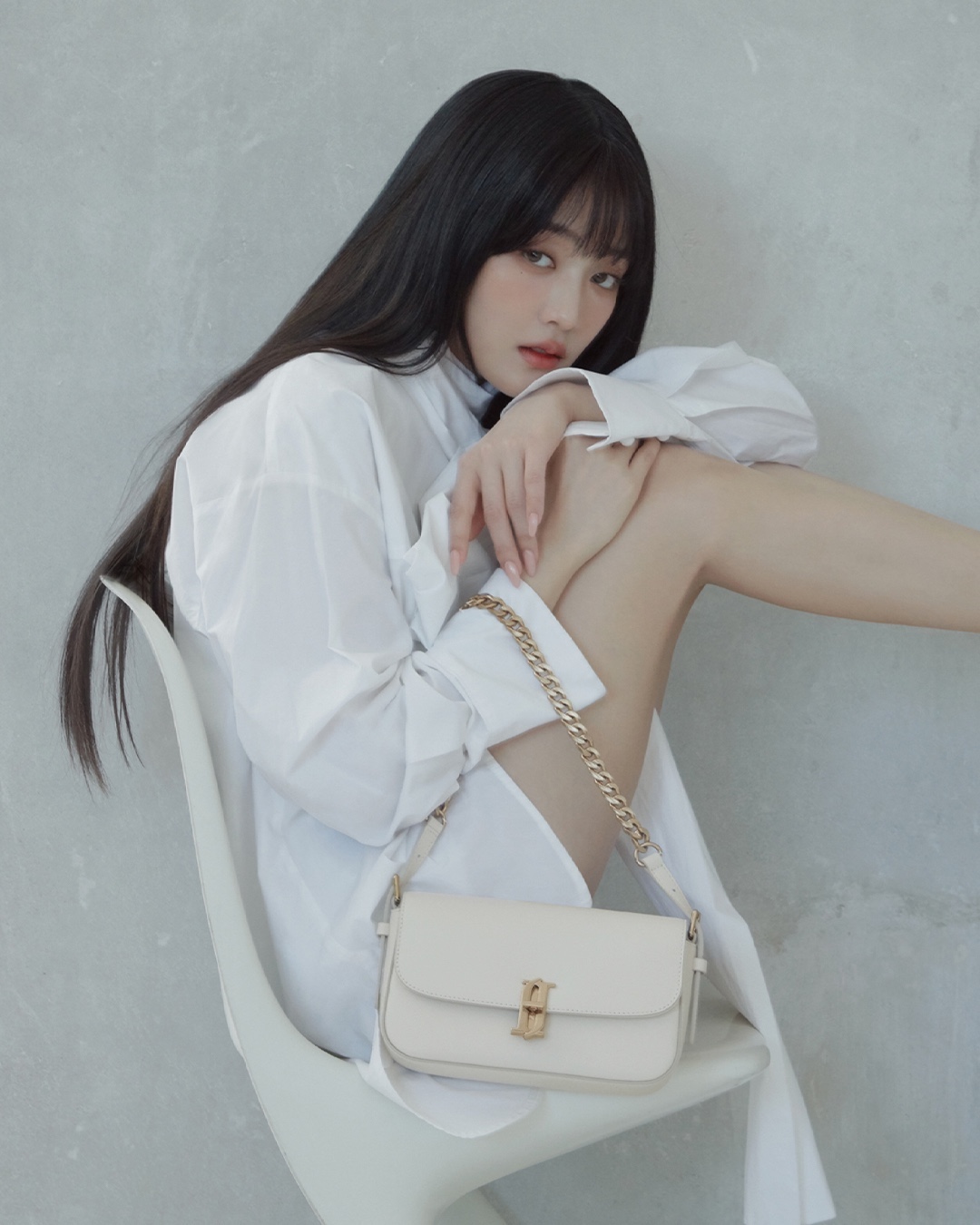 Wife로 컴백한 미연&민니🩰​
발레코어부터 시크언니룩까지👜🩷가방 포인트 @참고 #광고​ 이미지8