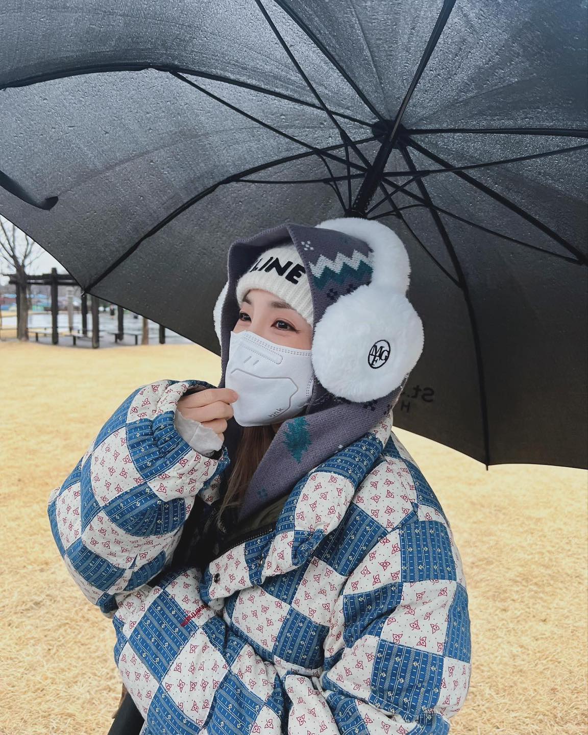 패딩에 목도리까지 필요한 날씨🥶 이미지6