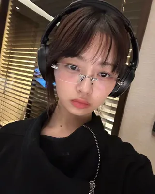 너드미에는 @무테안경🤓✔️
찐따 안경 아니고요👩🏻🏫 긱시크 트렌드를 완성시켜 줄 아이템👓 이미지