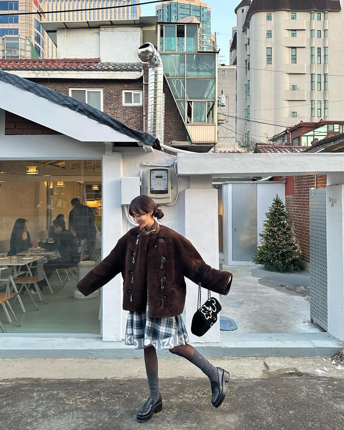 회색 니삭스로 이쁘게 입는법🧦🩶 이미지1
