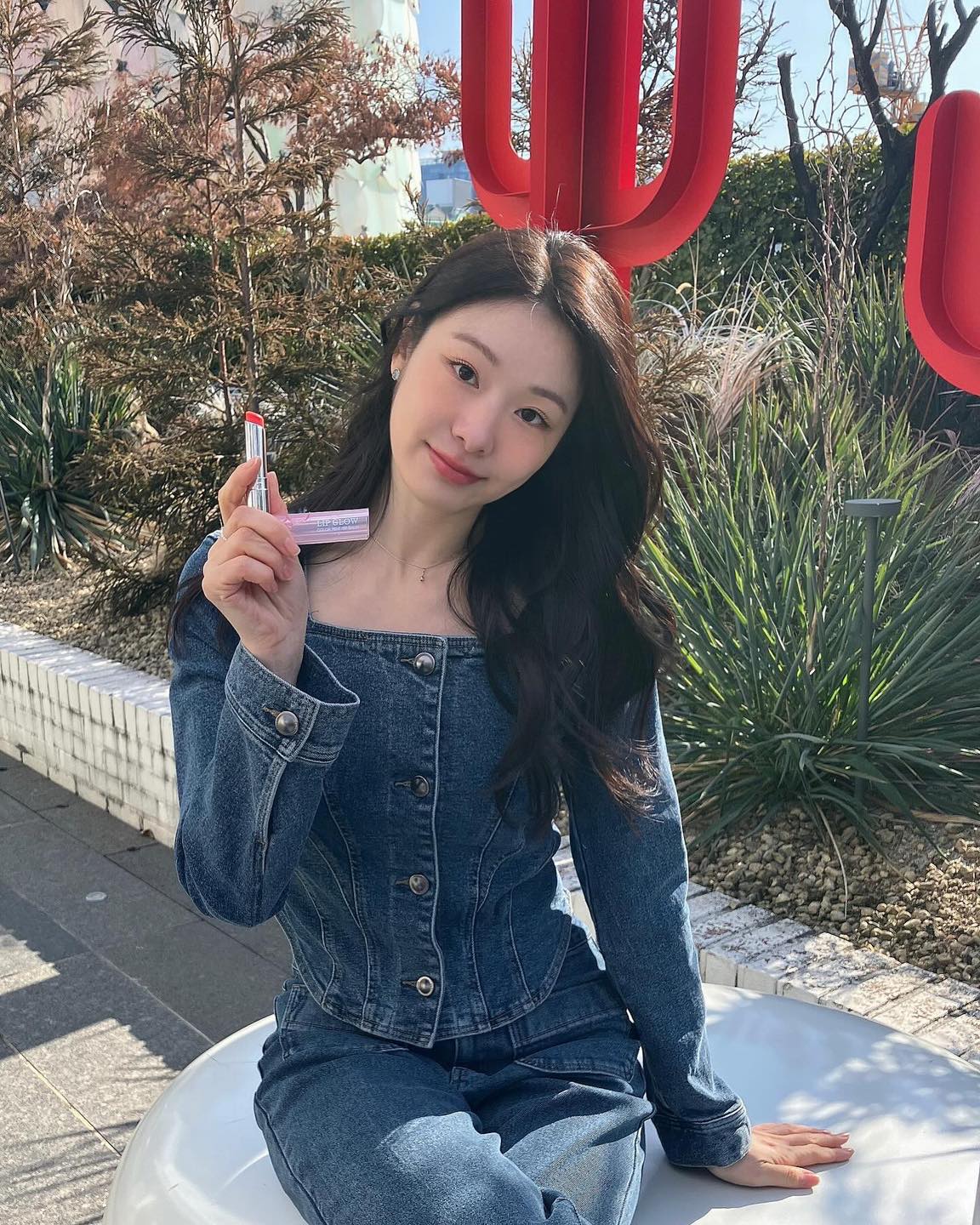 더 예뻐진 연느💙🤍봄 데님 코디 이미지
