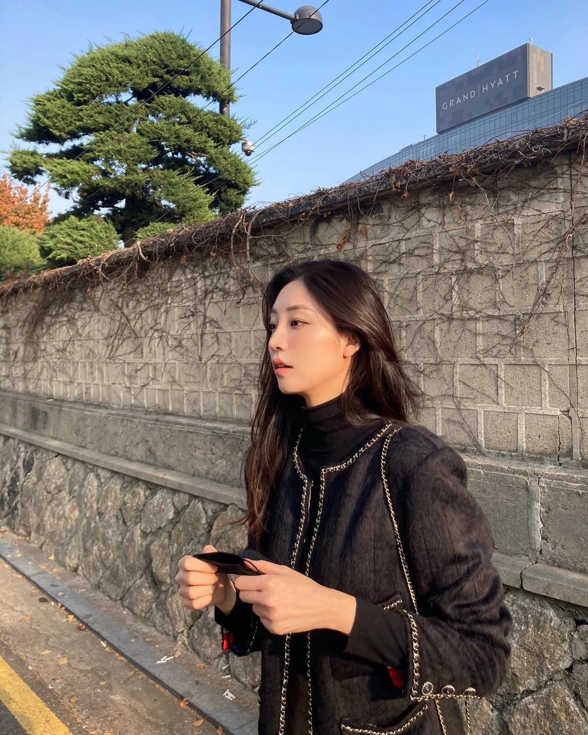 슬슬 트위드 준비해야 할 때🖤🤍 이미지