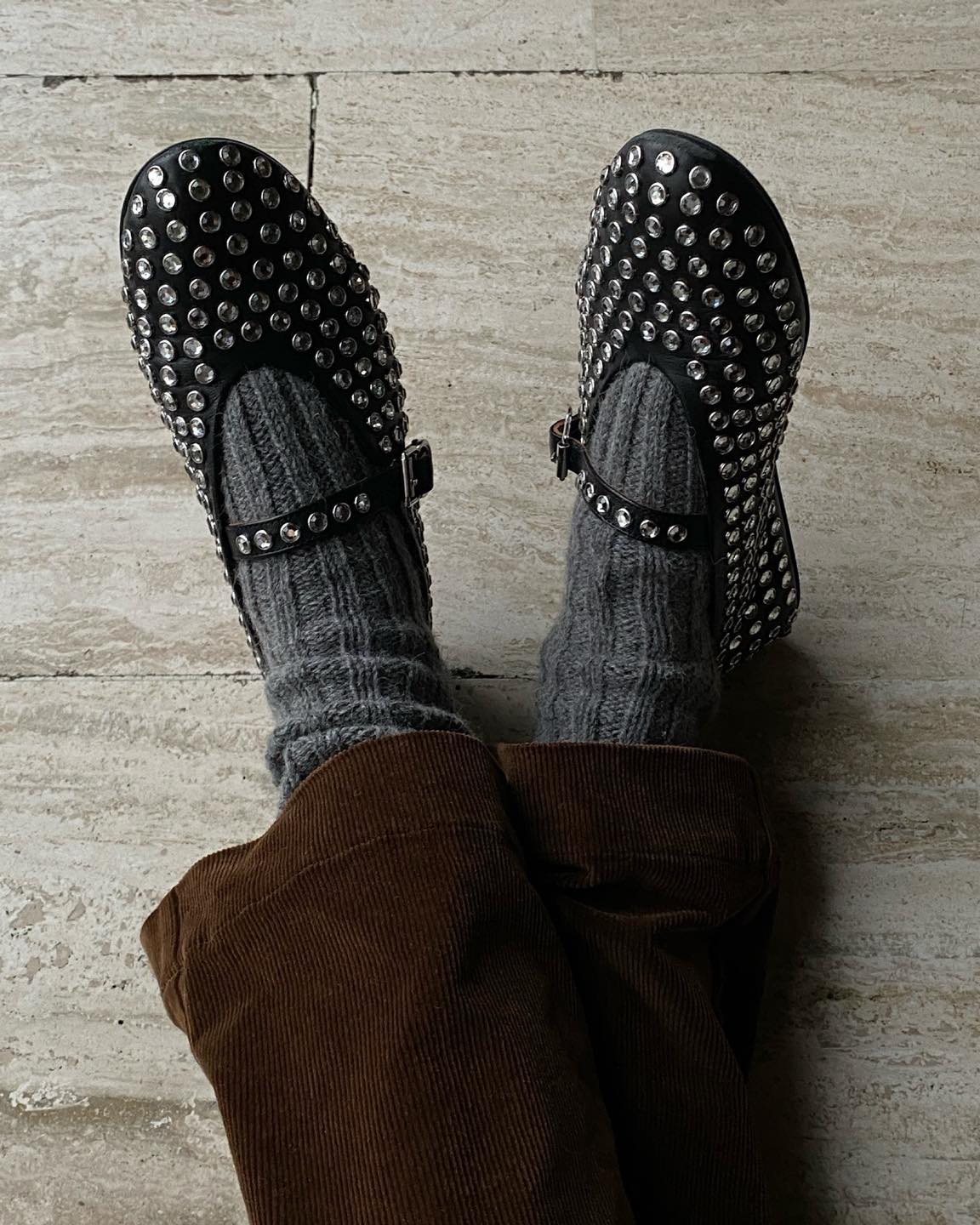 언니들의 핫한 플랫🩶@알라이아 이미지