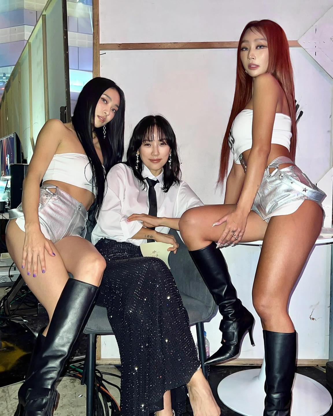 여돌도 탑승한 팬츠리스 트렌드🫣
마이크로 쇼츠와 팬츠리스룩으로 컴백 중❤️🔥@다들핫해😳 이미지