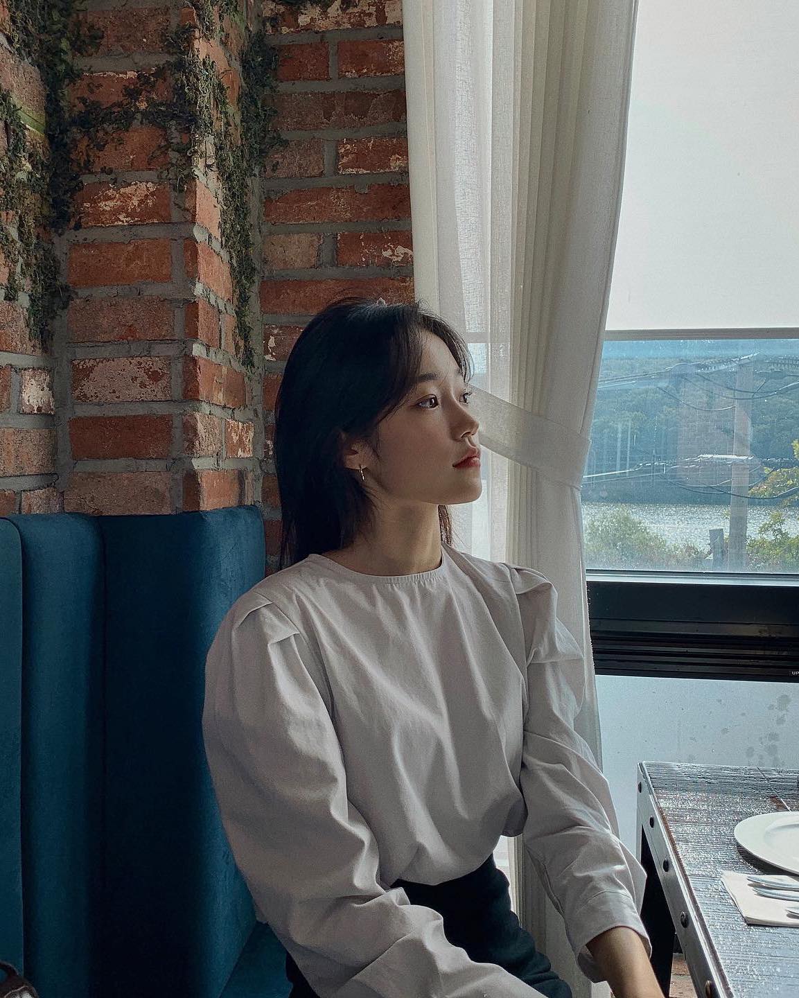 블라우스 무드는 단정함으로💫 이미지