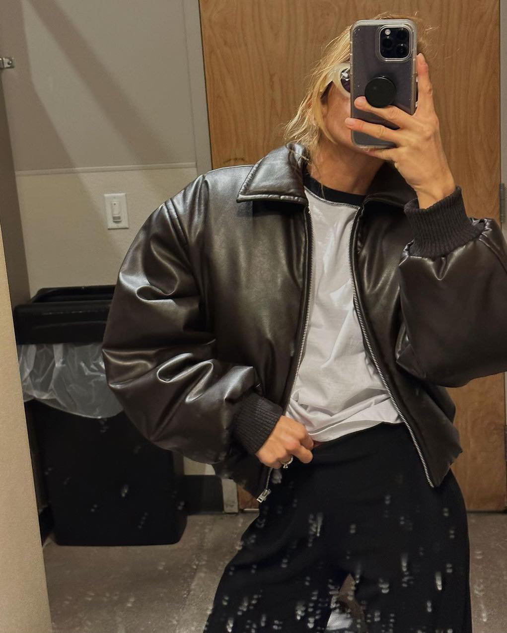 슬슬 봄버자켓 준비해야지🐻🖤 이미지