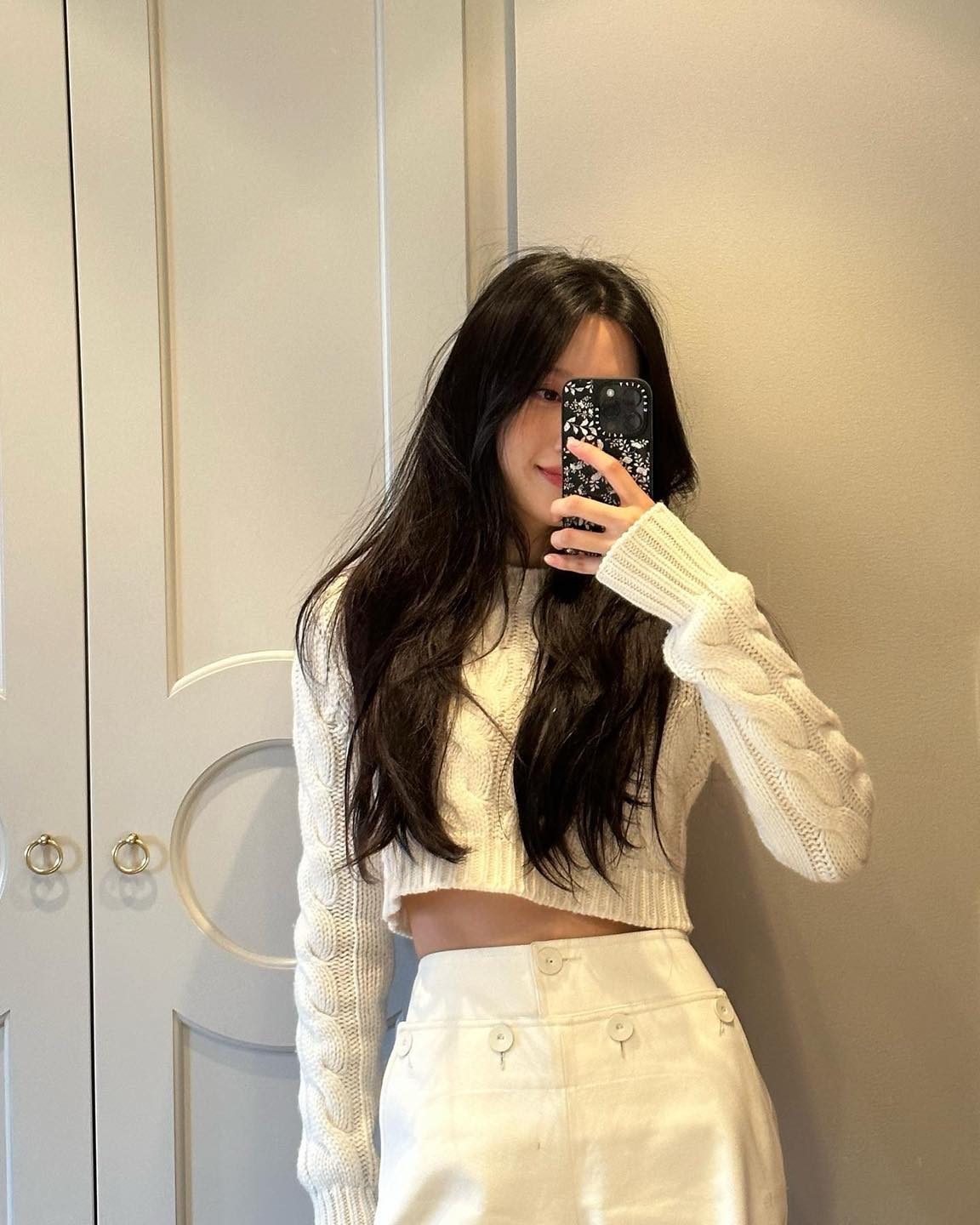 청순미 문가영🤍화이트 니트 코디 이미지