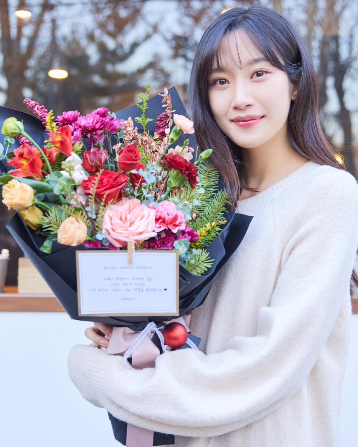 청순미 문가영🤍화이트 니트 코디 이미지7